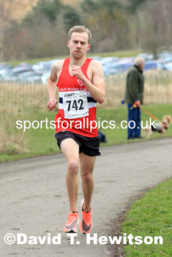 Senior men and veteran men over-40s NECAA Road Relay Champs., Hetton Lyons Park, Hetton le Hole, County Durham. Photo: David T. Hewitson/Sports for All Pics